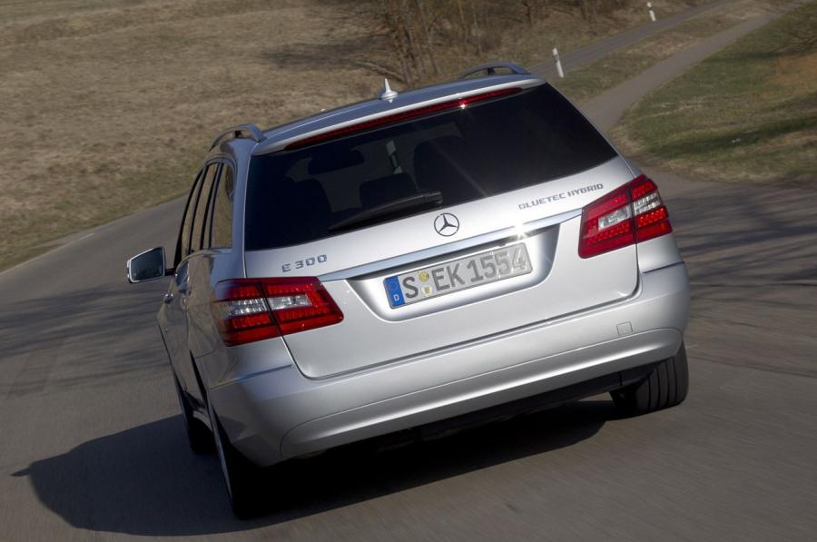  Mercedes-Benz E300 BlueTEC Hybrid 2012 года  (фото 2 из 60)